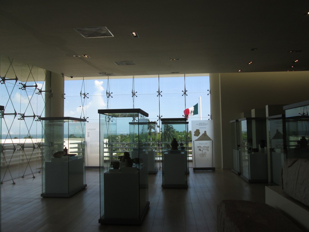 Museo Maya de Cancun interior display