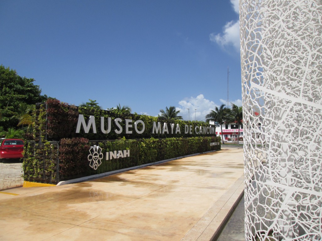 Museo Maya de Cancun entrance sign