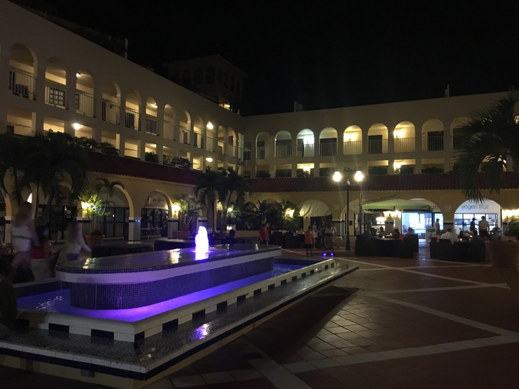 Palmanova Plaza at night