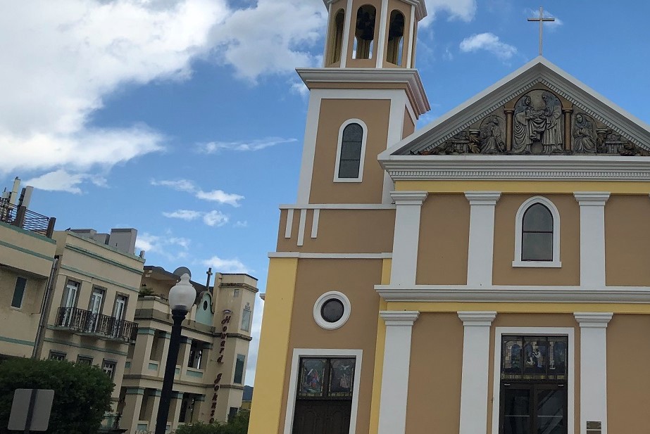 Howard Johnson "HoJo" hotel downtown  Mayagüez, Puerto Rico behind the church