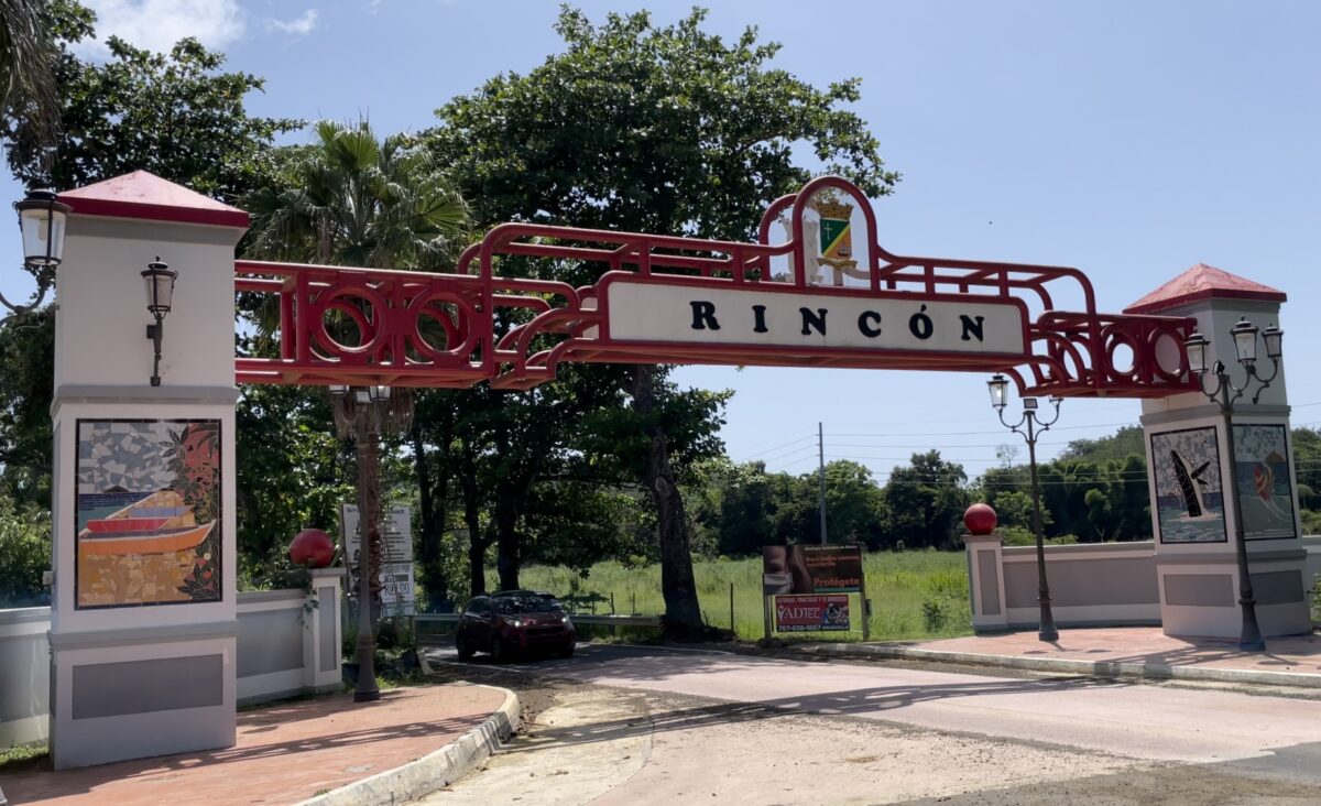 Rincón south entrance arch at Anasco border